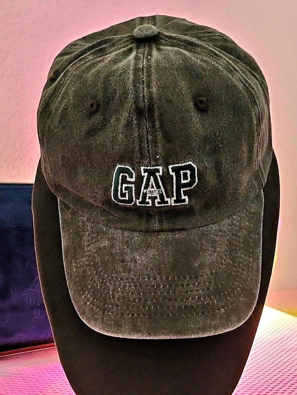 GAP Washed Logo Baseball Hat in Black